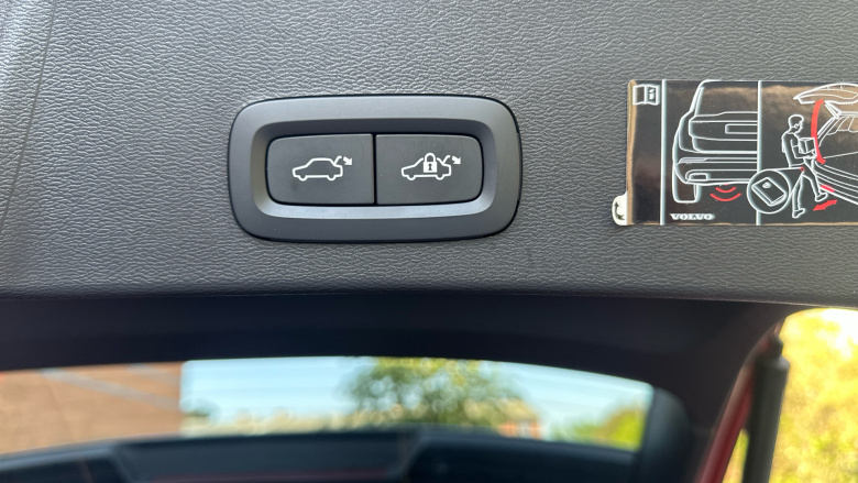Volvo Xc40 2.0 B4P R DESIGN Pro 5dr AWD Auto Petrol Estate